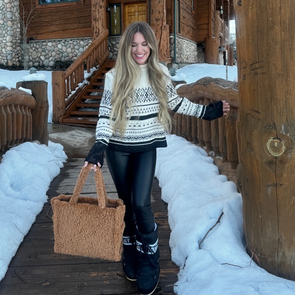 St. John Collection Sweater Off White / Black Size Large - Picture 1 of 3